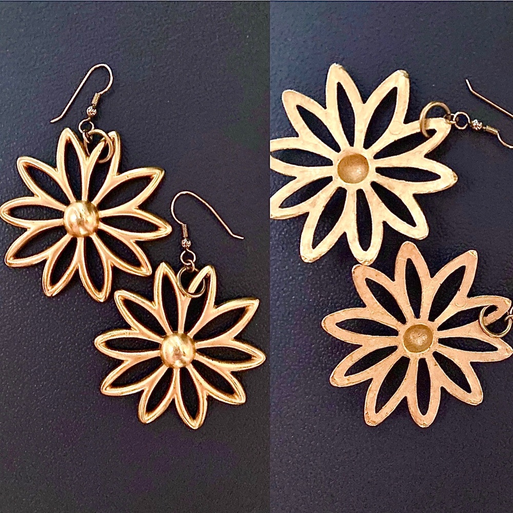 Gold Colored Metal Daisy Earrings